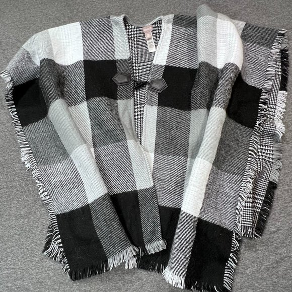 EUC Chico’s Chunky Black and White Checker Sweater Poncho Cape with Toggle - Picture 1 of 9